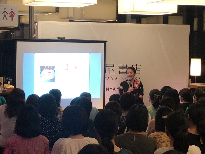 代官山蔦屋書店で開かれた出版記念トーク＆サイン会では、多くの女性ファンが集った。