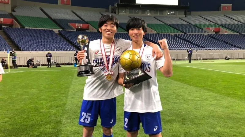 なぜ笑う Cロナウドが神対応した少年が高校サッカーで優勝し 誓った恩返し 安藤隆人 個人 Yahoo ニュース なぜ笑う Cロナウドが神対応した少年が高校サッカーで優勝し 誓った恩返し 安藤隆人 個人 Yahoo ニュース
