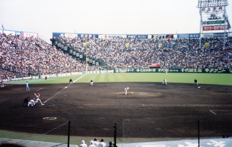 1996年の日米野球の様子。野茂英雄の凱旋に甲子園球場は満員となった