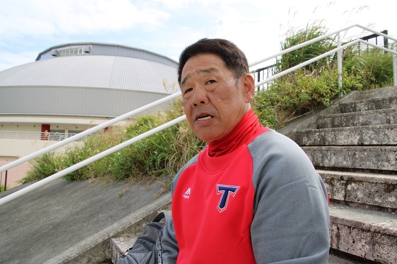 うるま市具志川球場でインタビューに答えてくれた正田・起亜タイガース打撃コーチ