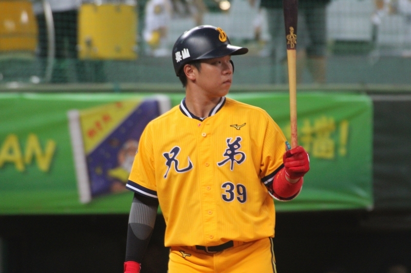 台湾プロ野球・CPBL開幕。開幕戦で対戦した両チームをベース 台湾プロ野球・CPBL開幕。開幕戦で対戦した両チームをベース