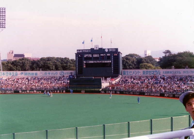 かつて西鉄、ダイエーのホーム球場だった平和台球場は福岡城跡の一角にあった