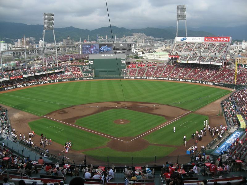 日本初の本格的「ボールパーク」として誕生した広島・マツダスタジアム