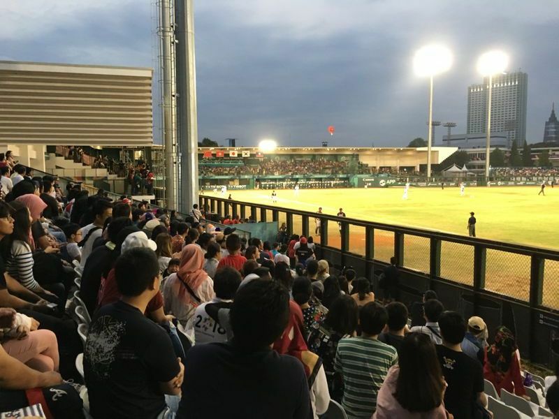 インドネシア・ジャカルタでの2018年アジア大会野球競技。決勝戦のスタンドは満員に膨れ上がった。経済成長を続けるアジアには、野球の可能性が詰まっている。