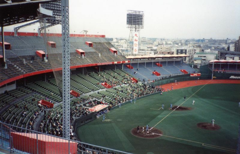 ブレーブスが去った後は同じ兵庫県を保護地域とする阪神が西宮球場を使用することもあった。