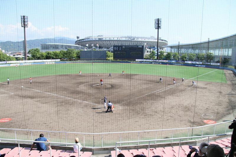 月末にプロ野球オールスター戦が行われる坊っちゃんスタジアムに隣接するマドンナスタジアム