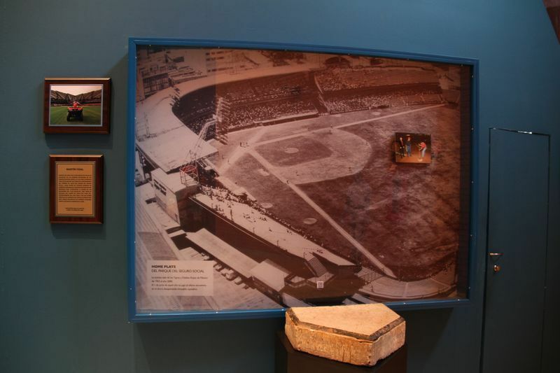 モンテレイにある野球殿堂博物館に展示されているパルケ・セグロソシアルのホームベース