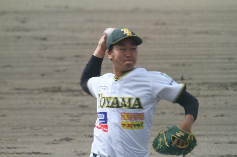 昨年プロ志望届を出しながらもNPB入りは叶わなかった瀧川は見事開幕投手の重責を果たした。