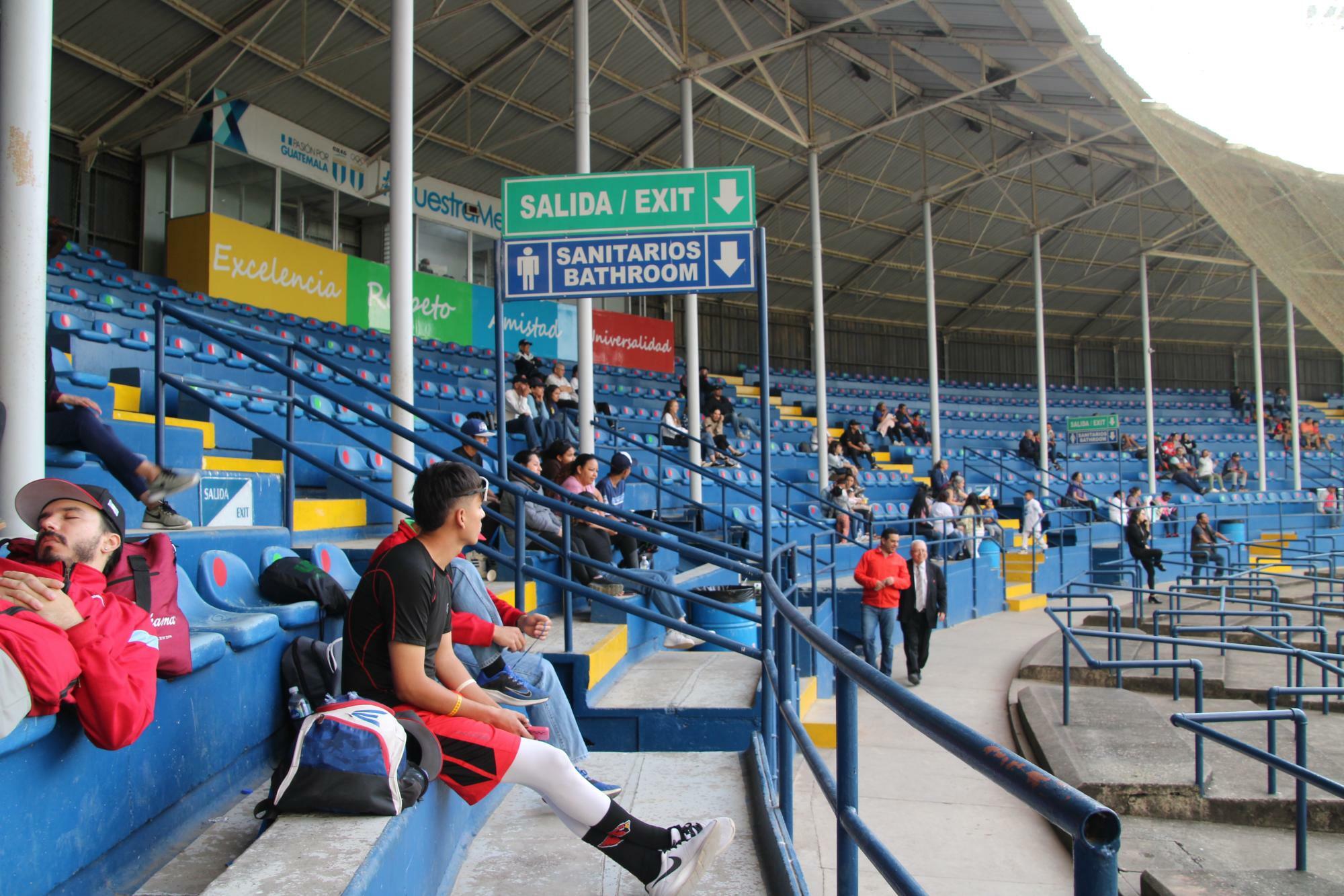 のんびりした雰囲気漂うグアテマラのスタジアム