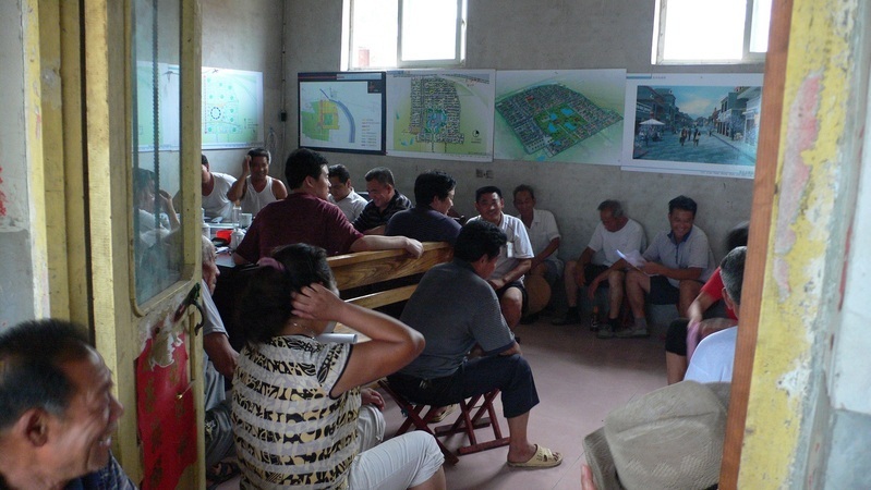 山東省南部の農村で。民間団体が主宰する村民による村作りの会合