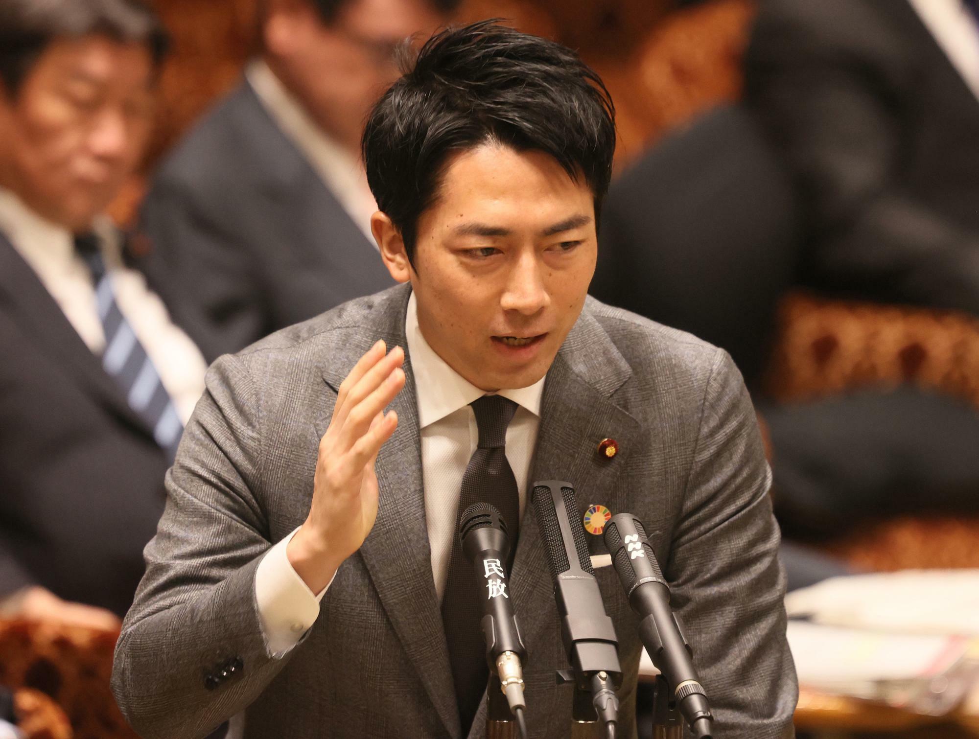 総裁候補として急上昇の小泉氏