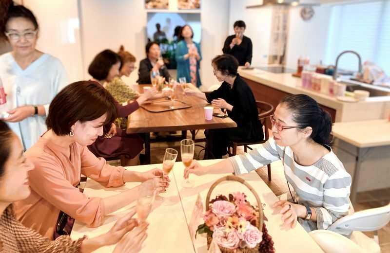 2019年1月より開催した「焼酎女子会enjoy!」は昨年9月の段階で累計50回、参加者総数で600人を超え、100回の開催を目指して継続している。（黒瀬暢子氏提供）