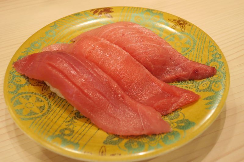 11月19日~21日の3日間限定で提供される「本マグロ3貫」374円(税込)(筆者撮影)