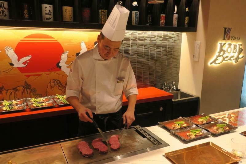 「神戸牛ダイア」はレストランと鉄板焼きの業態があるが、客単価は前者が6500円、後者が1万5000円（筆者撮影）