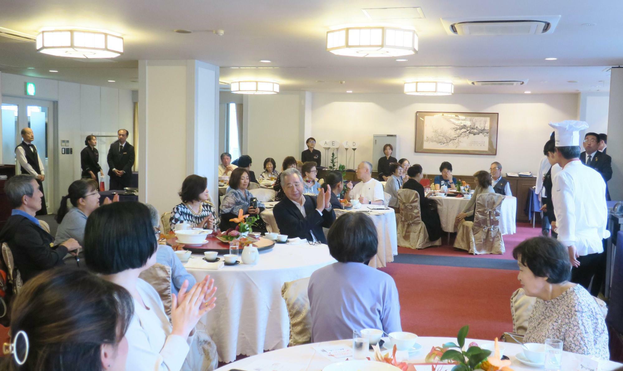 イベントには赤坂四川飯店のファンが参加して、終始和やかに進行した（筆者撮影）