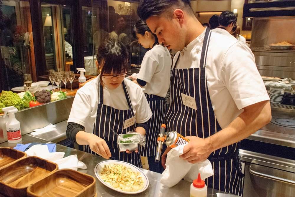 淳さんは「JUNBOO」の立ち上げから運営を任され、さらに洋食部門と、とんかつ部門のスーパーバイザーという重責をこなしていく（とんきゅう提供）