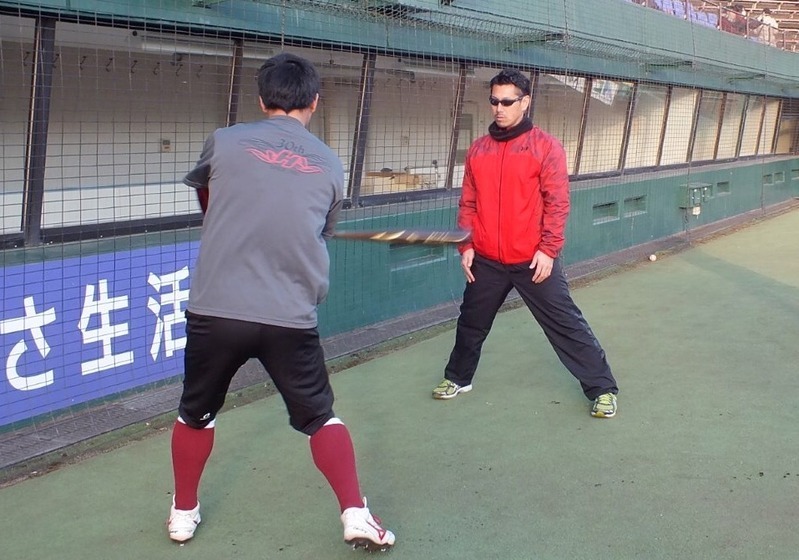 パーソナルトレーナーの幸智之氏(右)
