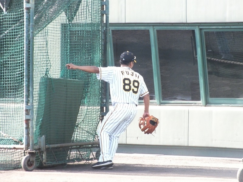 虎の男前」藤井彰人コーチ、古巣に里帰り―“藤井チルドレン”と 虎の男前」藤井彰人コーチ、古巣に里帰り―“藤井チルドレン”と