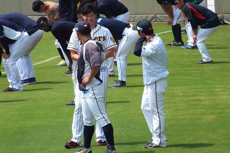 富山ＧＲＮサンダーバーズ出身の湯浅京己投手もニコニコご挨拶