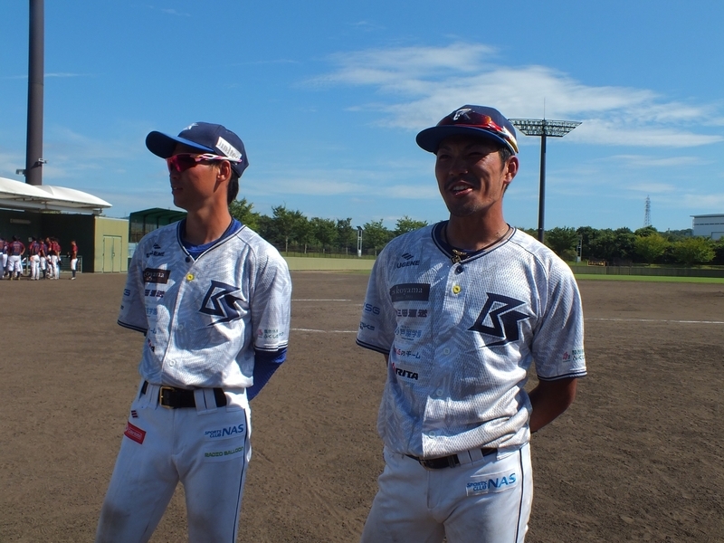 投打のヒーロー・清水投手と濱田選手（右）