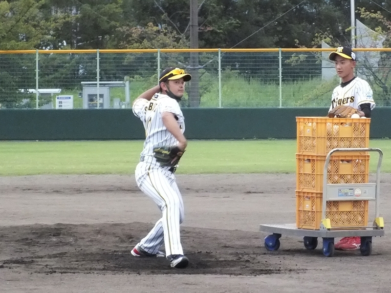 野手コーチだって打撃投手をします