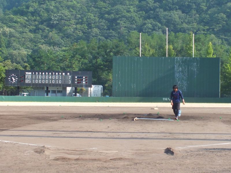 男子チームの試合後、ひとり黙々とグラウンド整備をする姿をよく見た