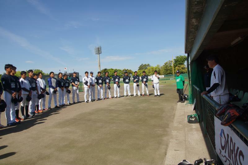 選手に話をする吉岡監督（写真提供：富山ＧＲＮサンダーバーズ）