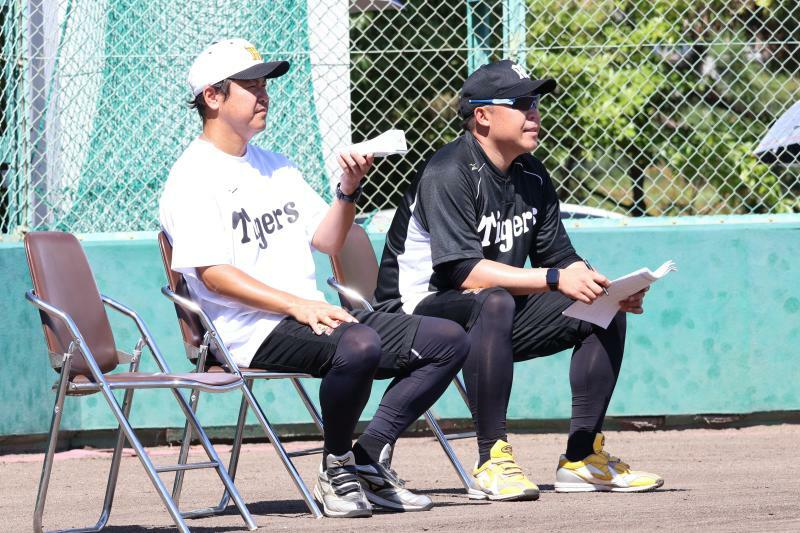 左から玉置隆コーチ、森田一成コーチ