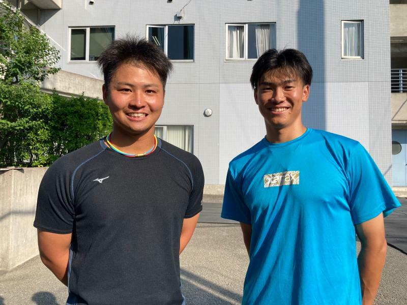 ７月２３日の練習試合後、鳴尾浜球場にて（左）松原快、（右）湯浅京己（撮影：筆者）