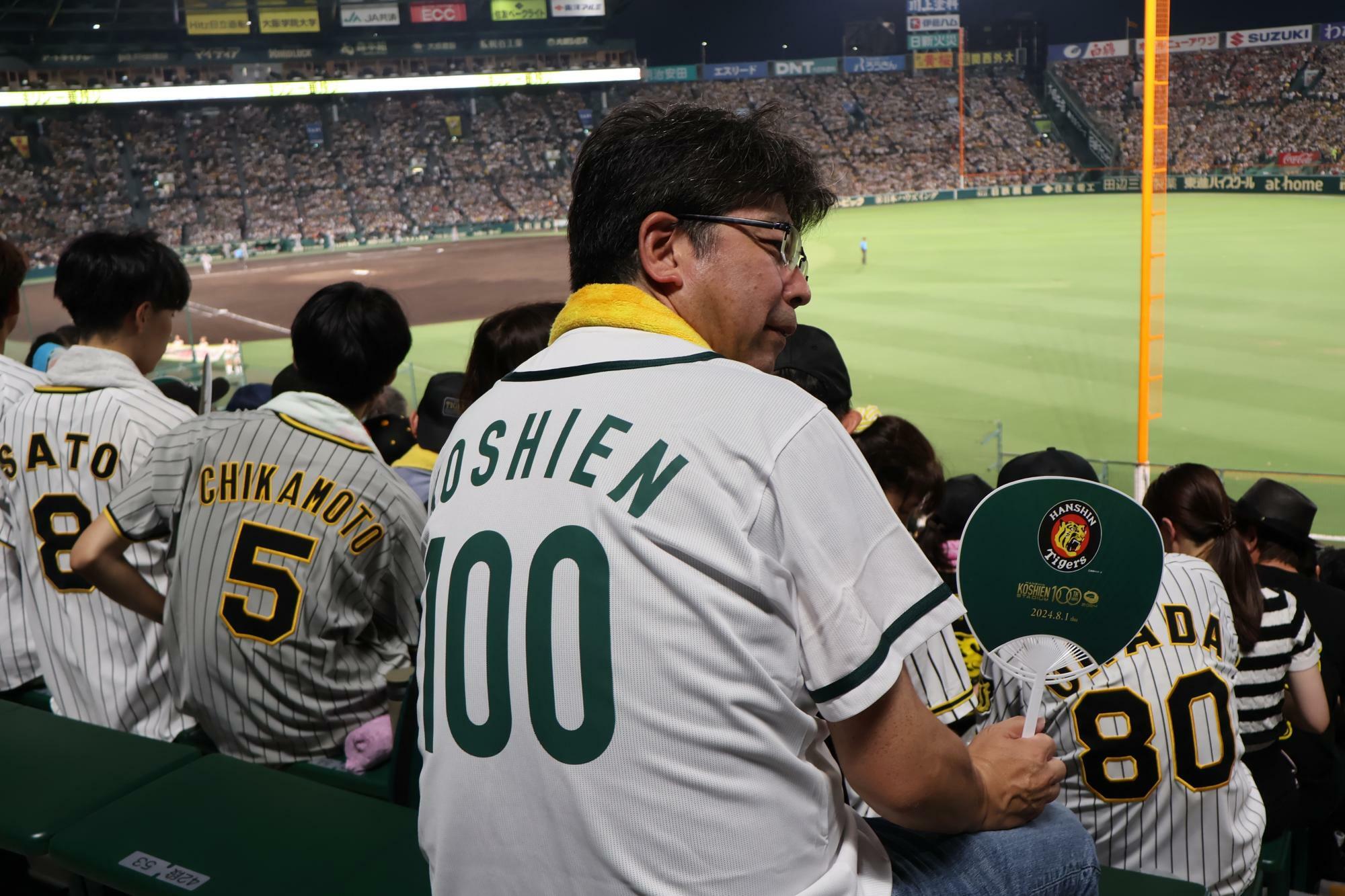 「いつもは土日に来ているけど、今日は１００周年をお祝いしたくて平日だけど来ました」。