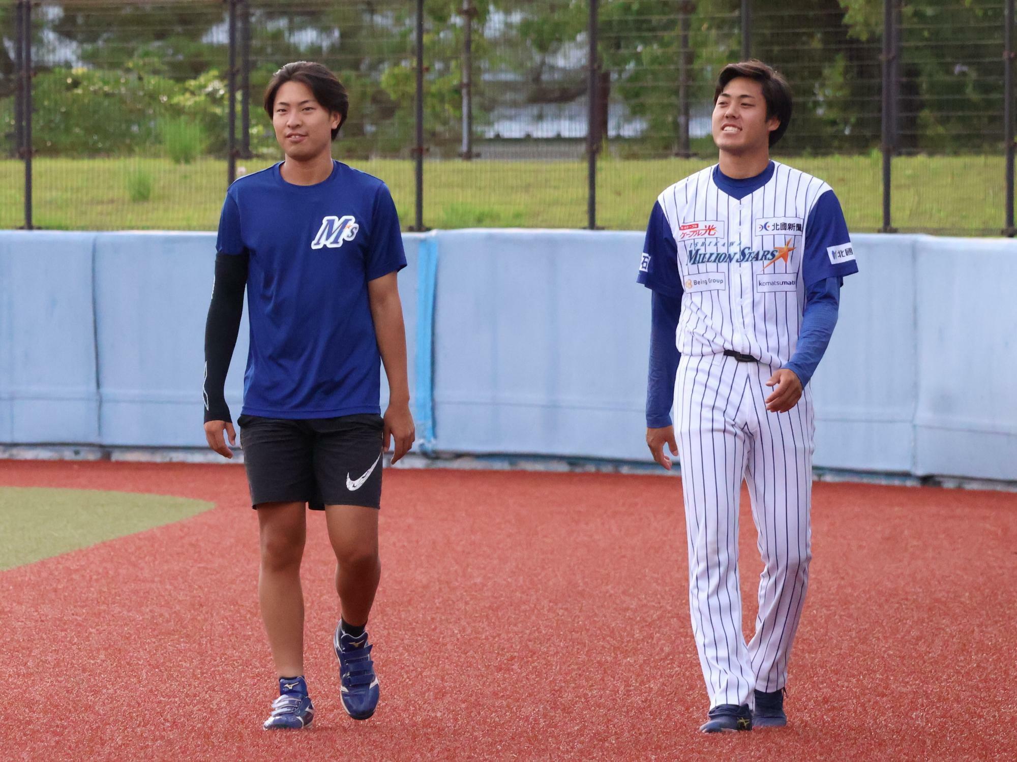 香水春貴（左）と村上史晃