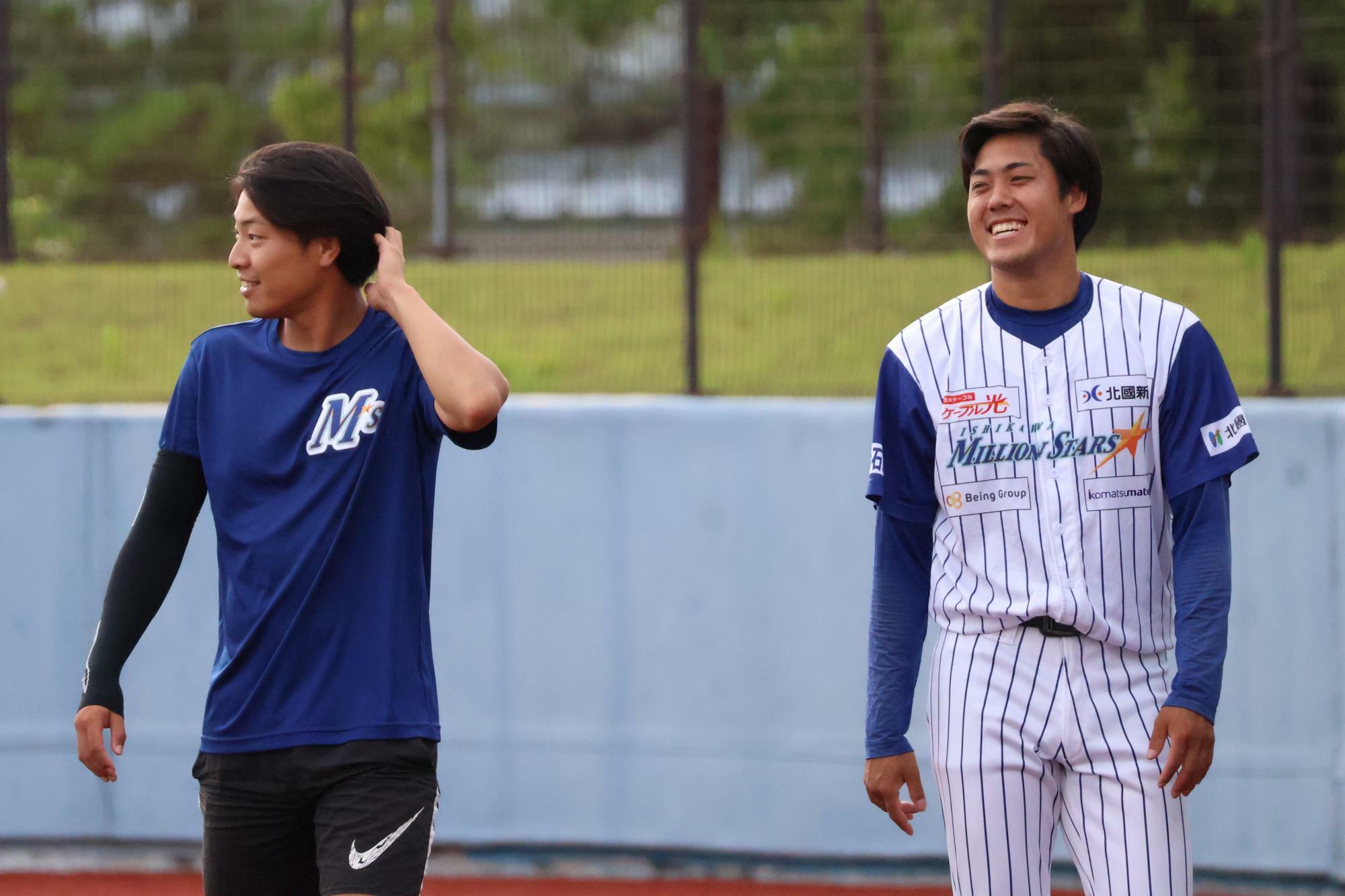 香水春貴と村上史晃（右）