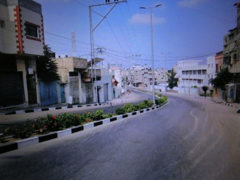 人通りが消えたガザの街