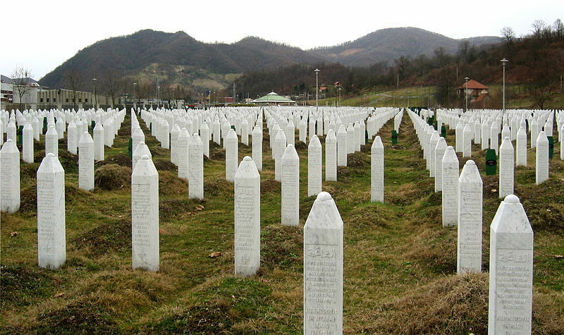 スレブレニッツァの虐殺被害者の墓地（写真：MichaelBueker）