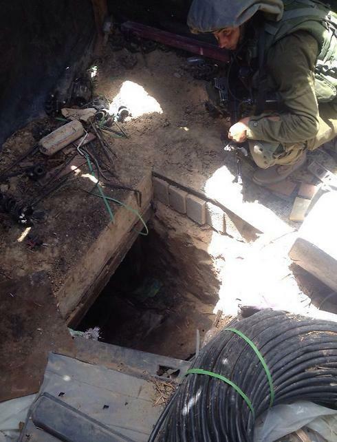 ガザ地区に掘られたトンネルの入り口（イスラエル軍広報アカウントより）