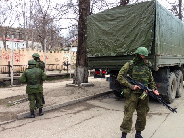 2014年にクリミアに現れた国籍不明（ロシア）の武装集団