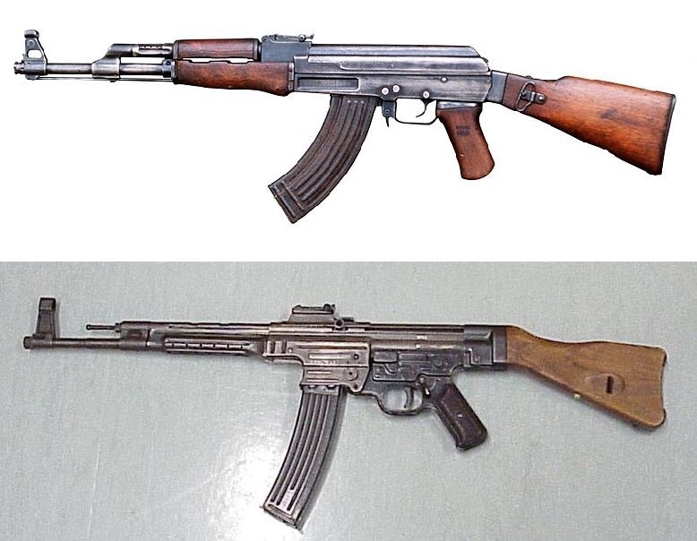 AK-47(上)とStG44(下)(パブリックドメイン画像より作成)