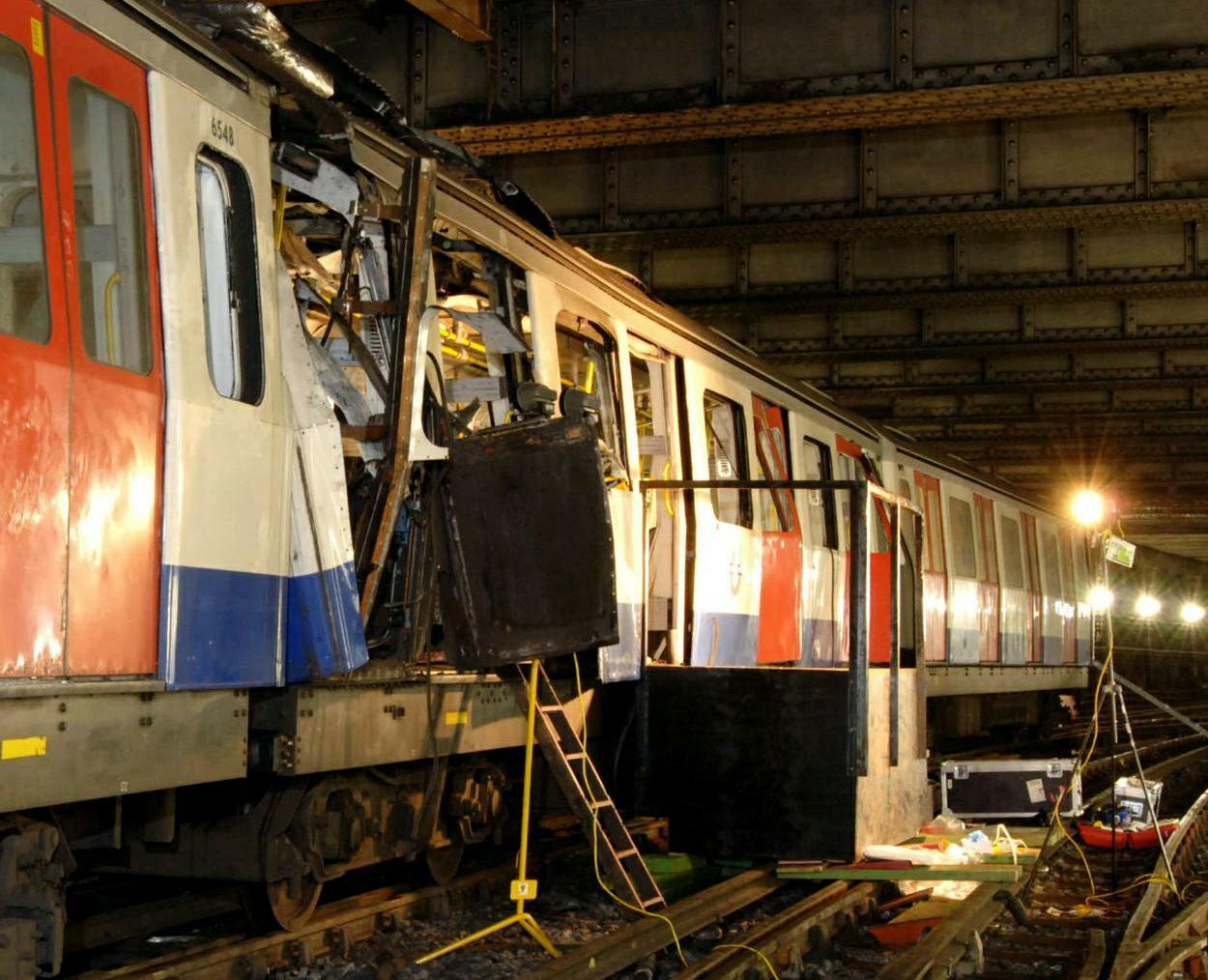 2005年ロンドン同時爆破テロで破壊された地下鉄車両