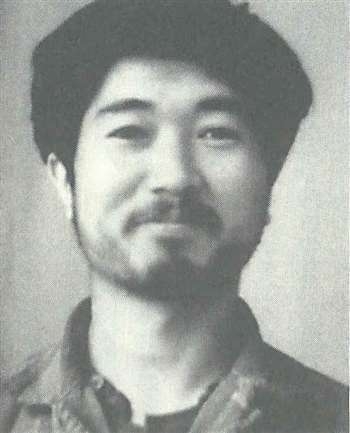 永山則夫元死刑囚。19歳の時に拳銃を使った連続殺人事件を起こし、死刑が確定。獄中で執筆を始め『無知の涙』などの作品を発表。1997年8月に執行された。
