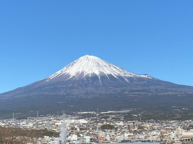 自宅の庭から見た富士山（相嶋さんの遺族提供）