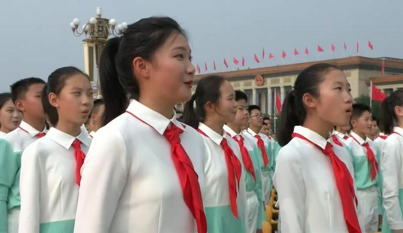 建党100周年祝賀大会で歌う少年先鋒隊たち（CCTVの映像からキャプチャー）
