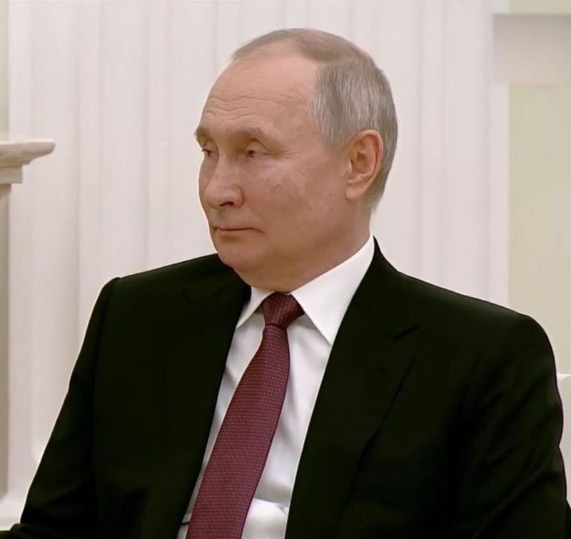 「頼もしい兄貴」を見るような表情で習近平を見るプーチン大統領　出典：通視