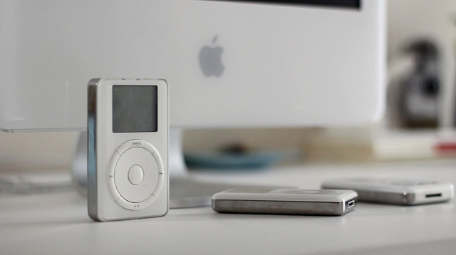 初代iPod。音楽の聴き方を変えた(2012 flickr. Some rights reserved by Matthew Pearce)