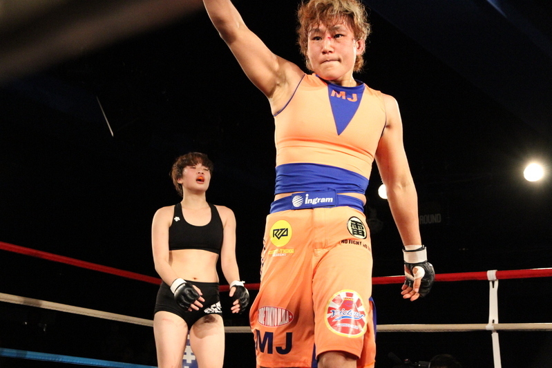 世界３階級制覇の元女子プロボクサー、ライカも打撃で存在感を示した（C）岩本昌子