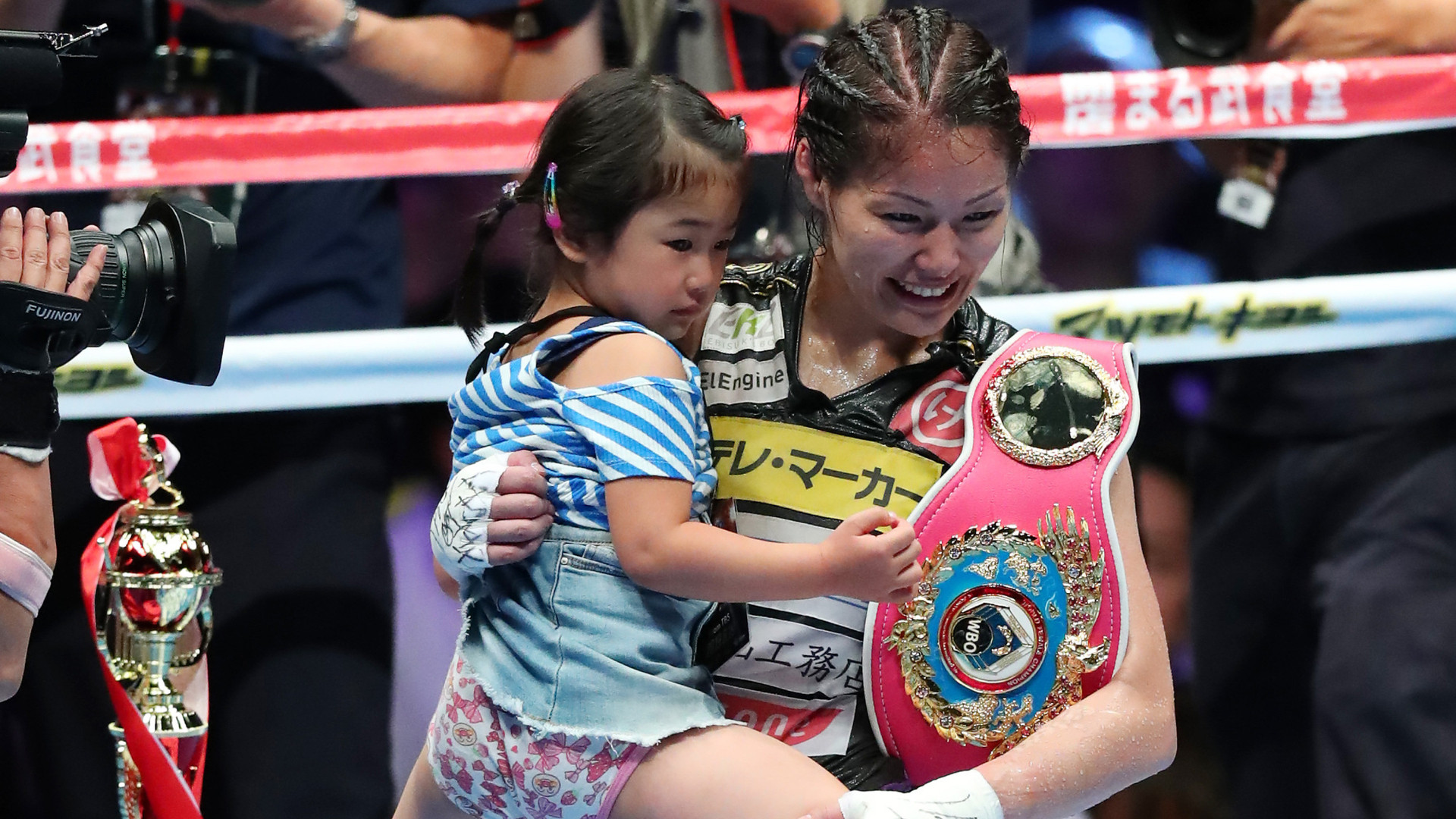 リングで子供を抱っこ を日本で最初に実現したのはあの人だった 藤村幸代 個人 Yahoo ニュース