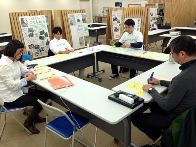 編集会議の様子（宮崎てげてげ通信提供）