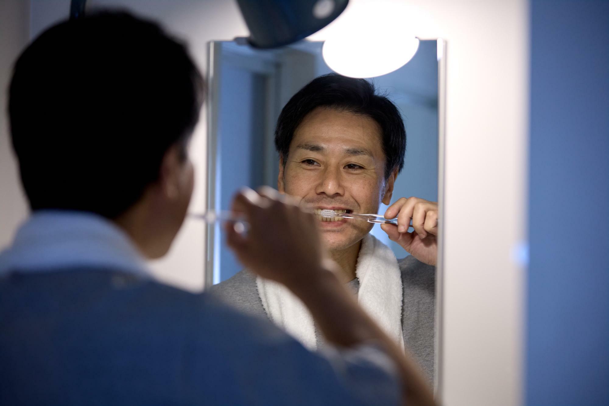洗面鏡には歯磨き粉が飛び散りやすい