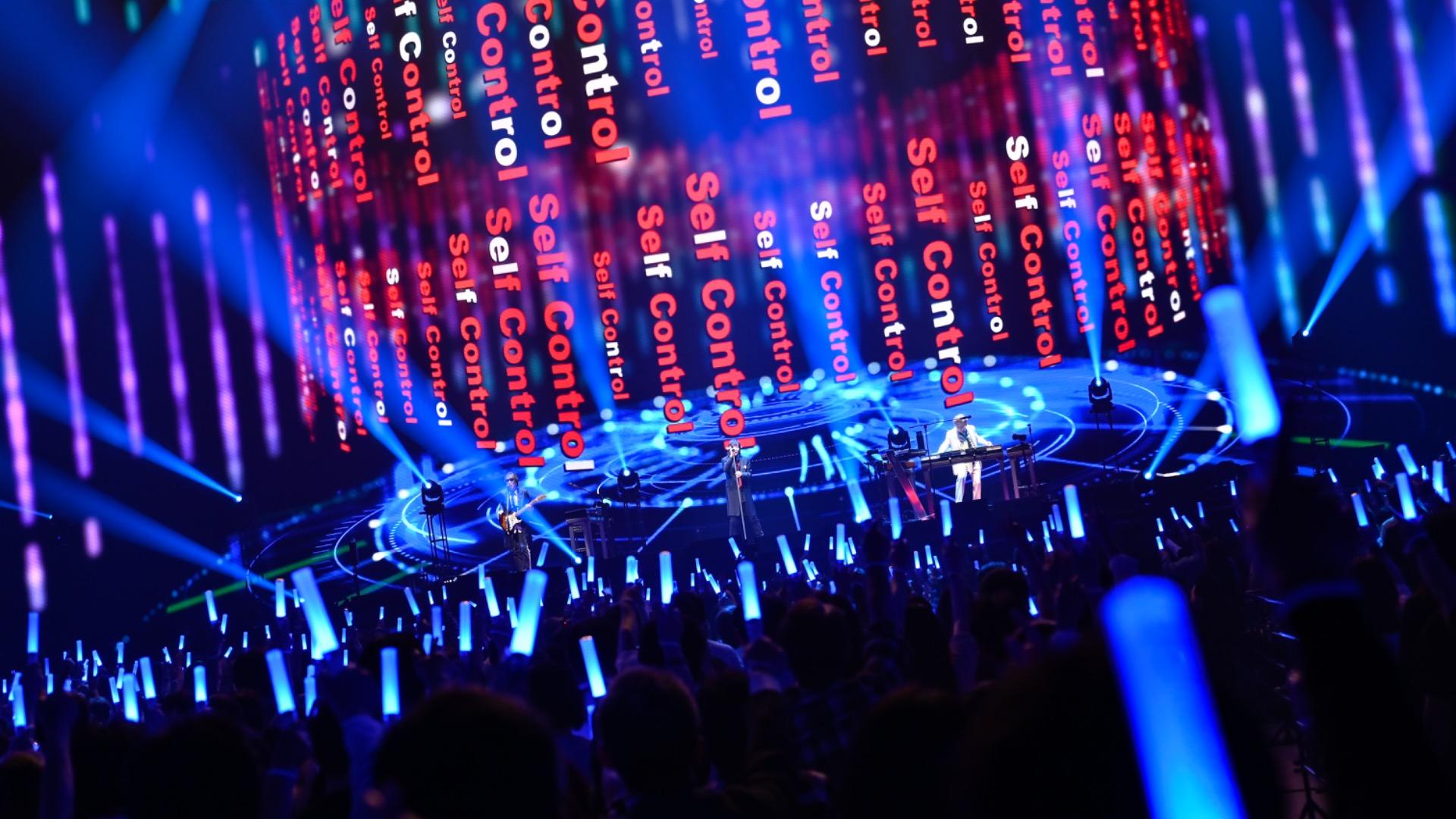 小室哲哉　TM NETWORK 84年バナナホールライブ時生写真（サイン） TM NETWORK、40周年ツアーファイナルに訪れたビッグサプライズ