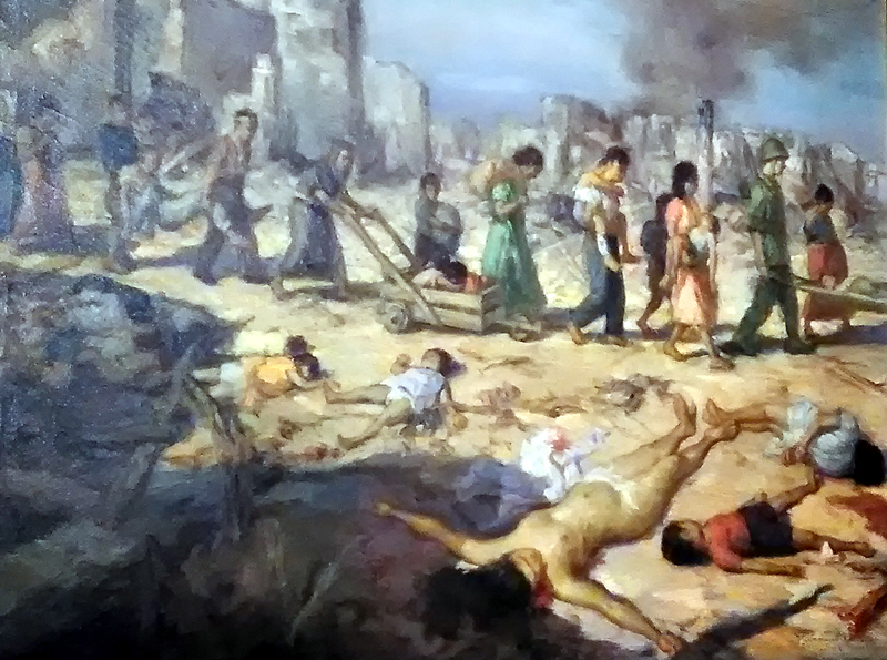 廃墟と化したマニラ市と避難する住民。手前は陵虐された婦女か。フィリピン国立美術館所蔵、油彩。筆者撮影