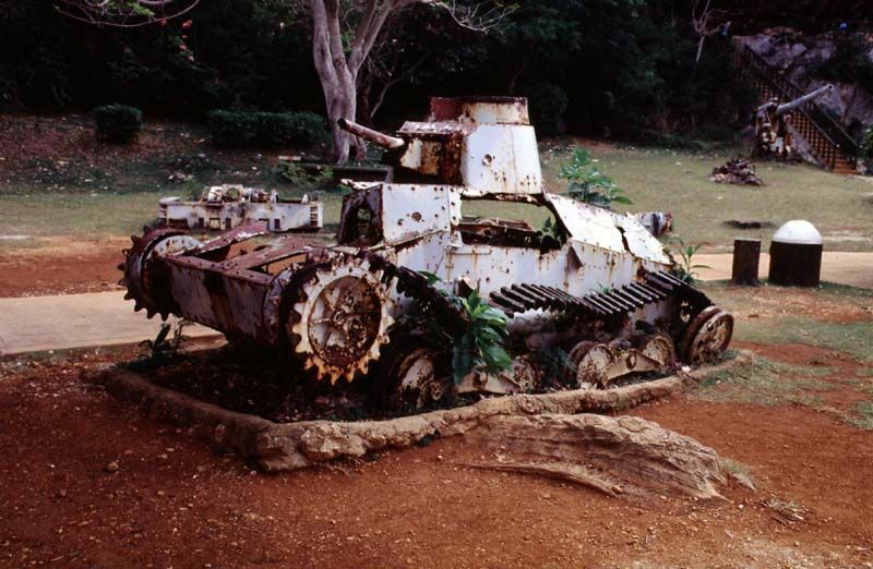 サイパン島に展示されている遺棄された日本軍の軽戦車（ゆんフリー写真素材集）